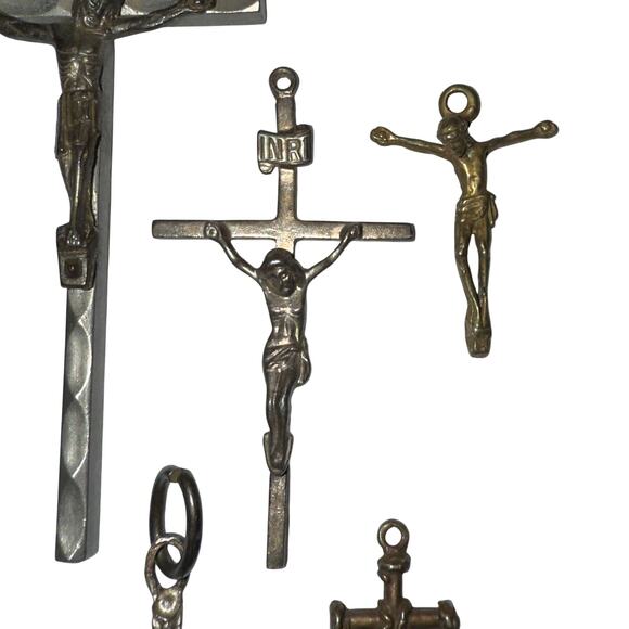VINTAGE Lot of 5 Metal Crucifixes & Corpus Pendants Rosary Charms Crosses Italy - Picture 4 of 6
